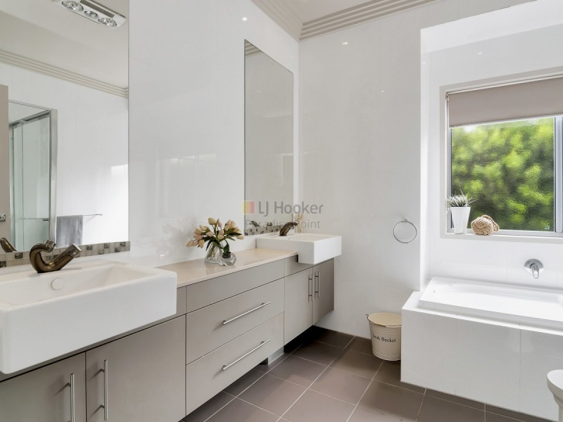 20 Rainbow Circuit, Coomera Waters QLD 4209