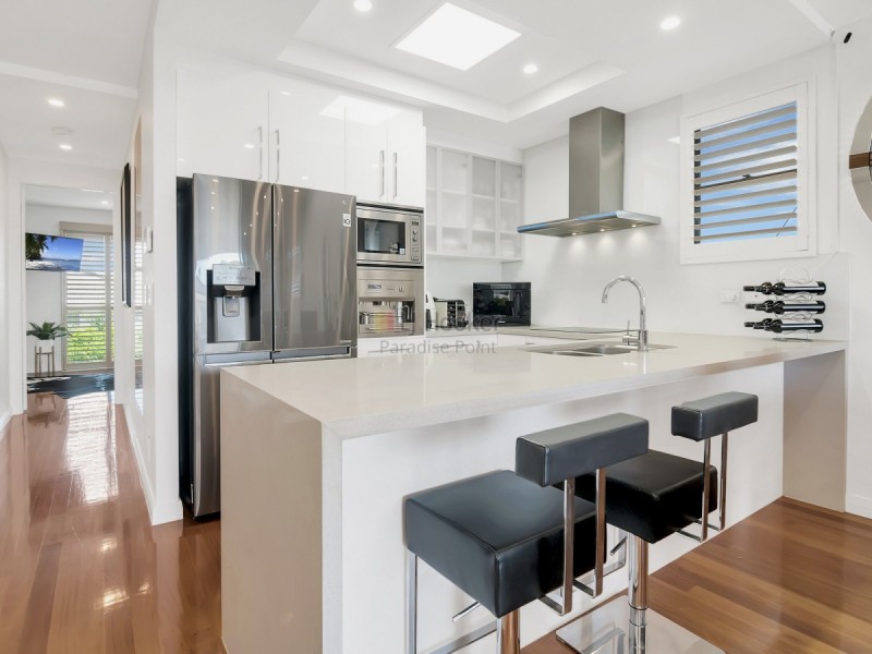 2/8 Eider Avenue, Paradise Point QLD 4216