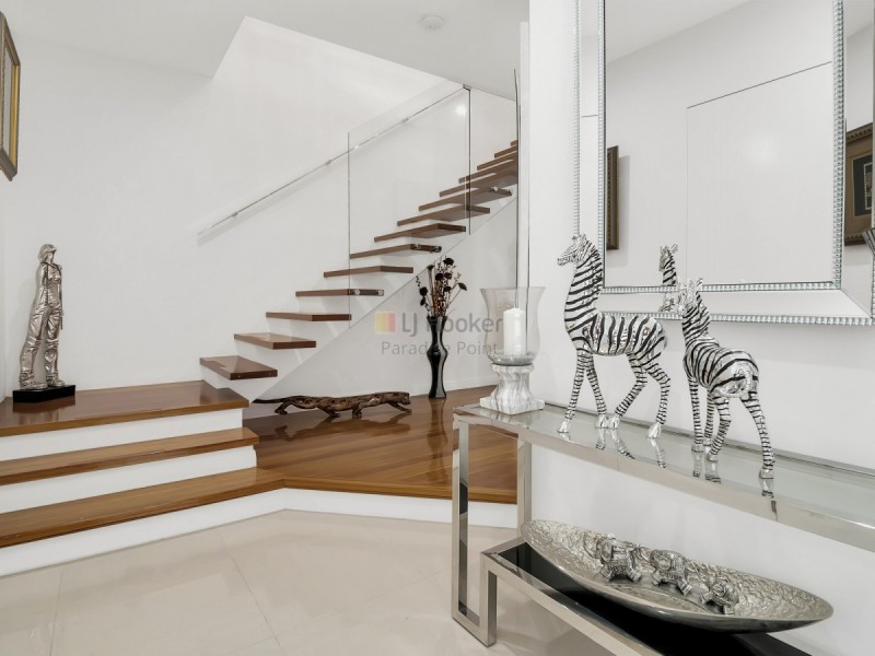 2/8 Eider Avenue, Paradise Point QLD 4216