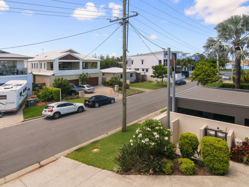 2/8 Eider Avenue, Paradise Point QLD 4216