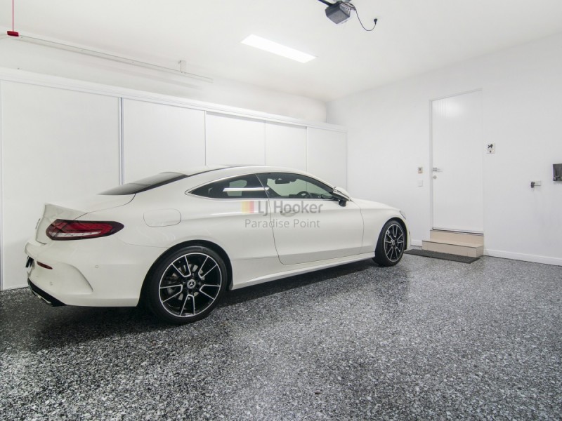 2/8 Eider Avenue, Paradise Point QLD 4216