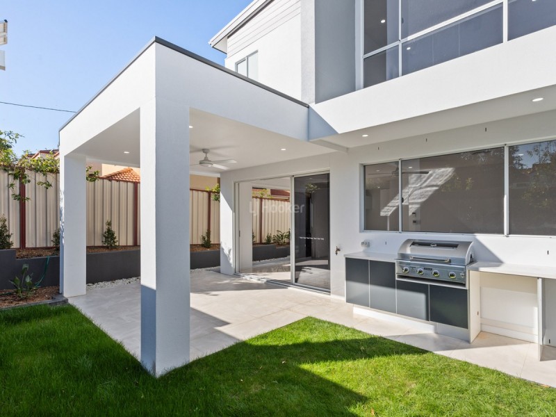 104 Pohlman Street, Southport QLD 4215