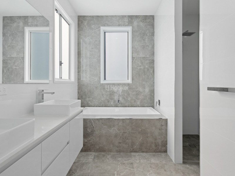 104 Pohlman Street, Southport QLD 4215