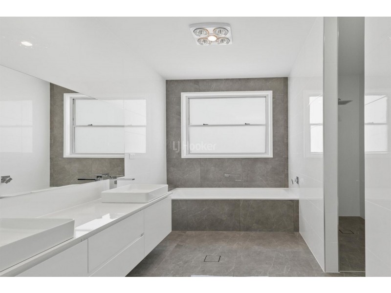 104 Pohlman Street, Southport QLD 4215