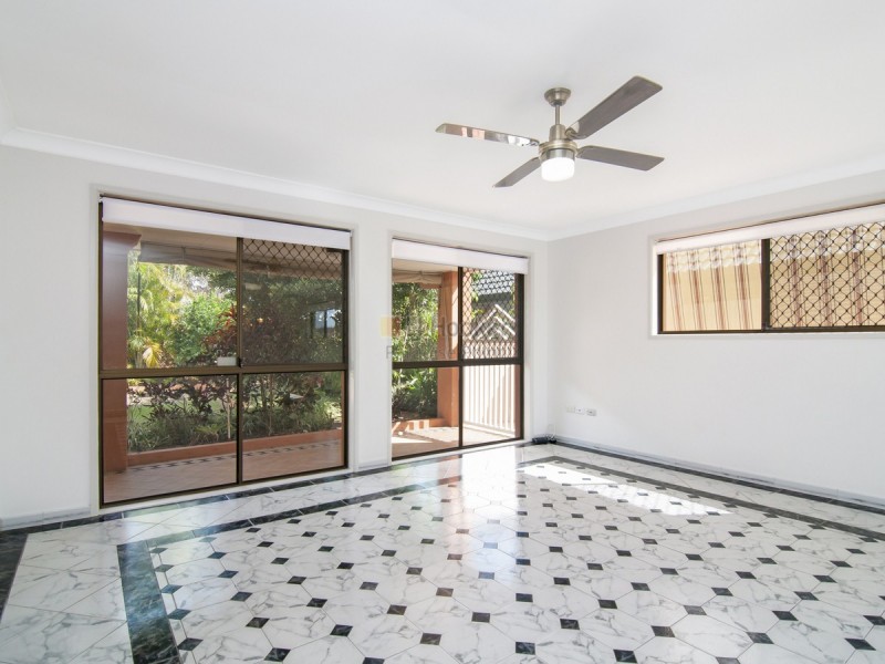 25 Seabreeze Street, Paradise Point QLD 4216