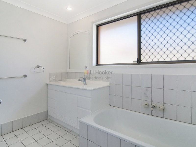 25 Seabreeze Street, Paradise Point QLD 4216