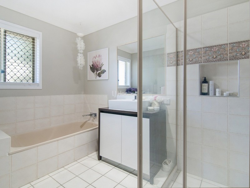 17 Polynesia Avenue, Pacific Pines QLD 4211