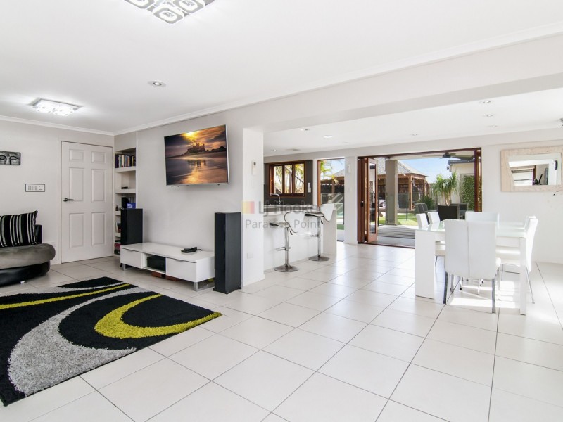 63 Crescent Avenue, Hope Island QLD 4212