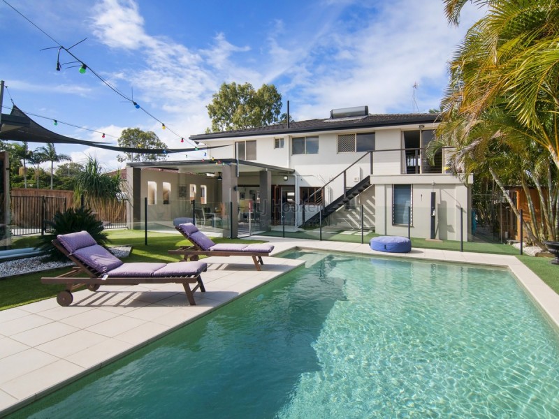 63 Crescent Avenue, Hope Island QLD 4212