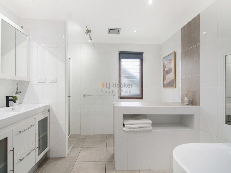 63 Crescent Avenue, Hope Island QLD 4212