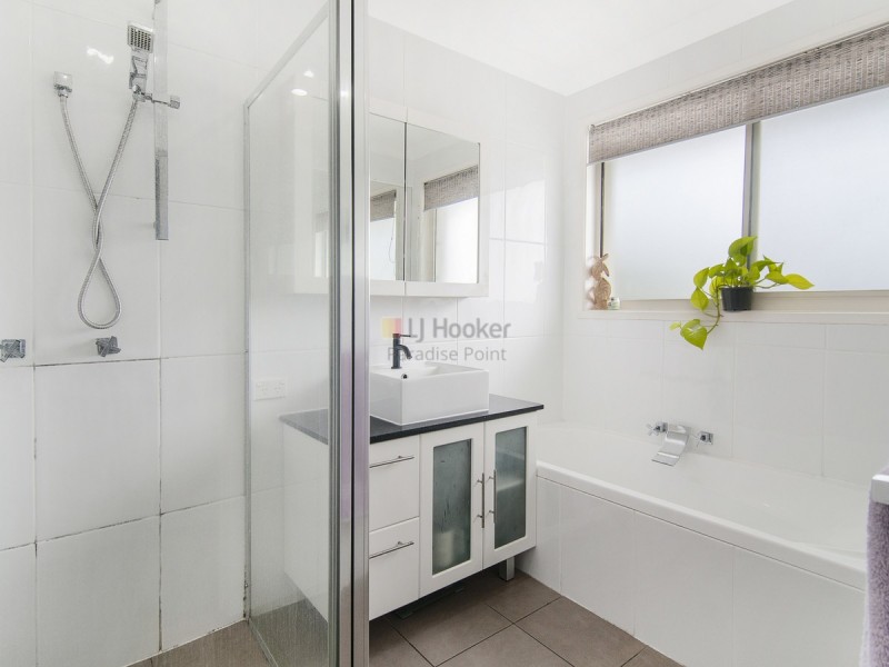 63 Crescent Avenue, Hope Island QLD 4212