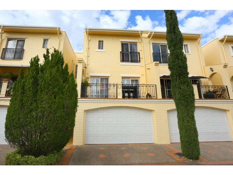 4/14 Pendraat Parade, Hope Island QLD 4212