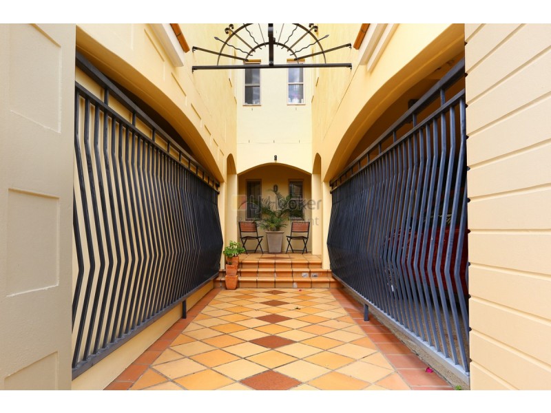 4/14 Pendraat Parade, Hope Island QLD 4212