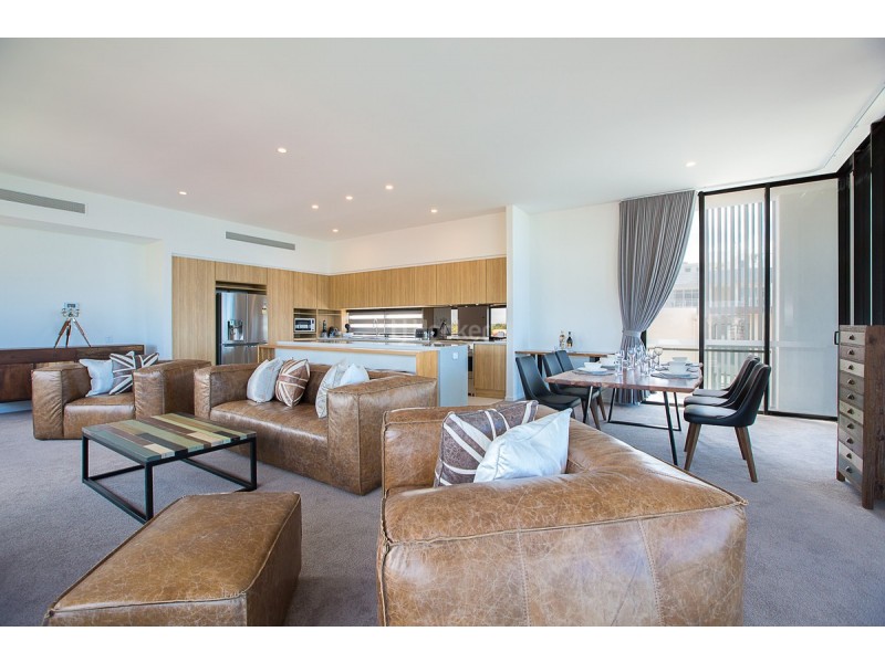 502 Marine Parade, Biggera Waters QLD 4216
