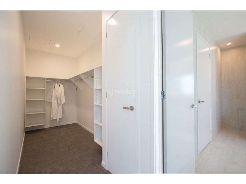 502 Marine Parade, Biggera Waters QLD 4216