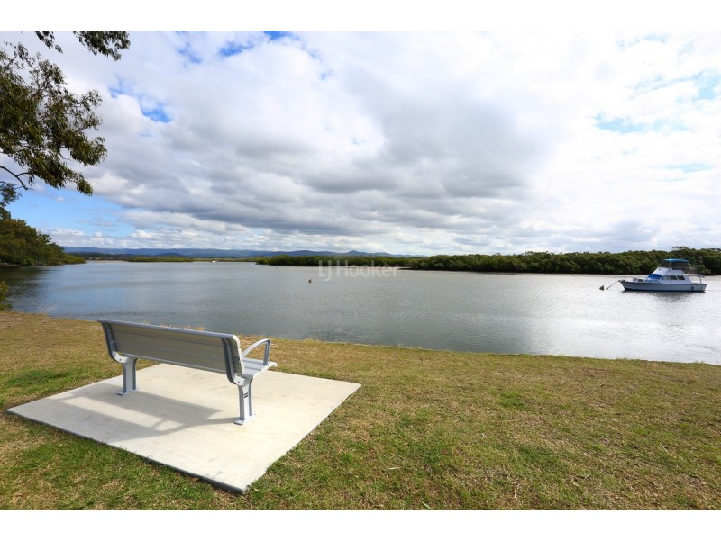 14 Nalkari Street, Coombabah QLD 4216