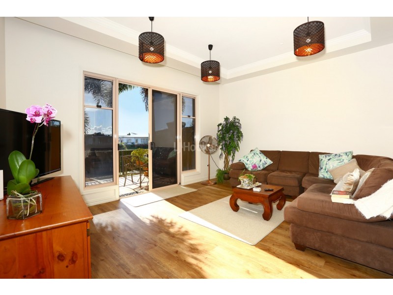 16/14 Pendraat Parade, Hope Island QLD 4212