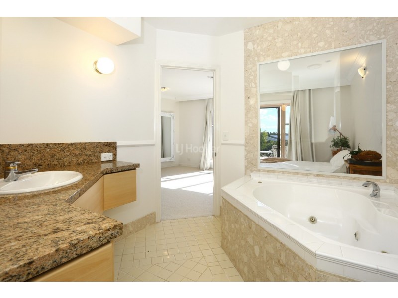 16/14 Pendraat Parade, Hope Island QLD 4212