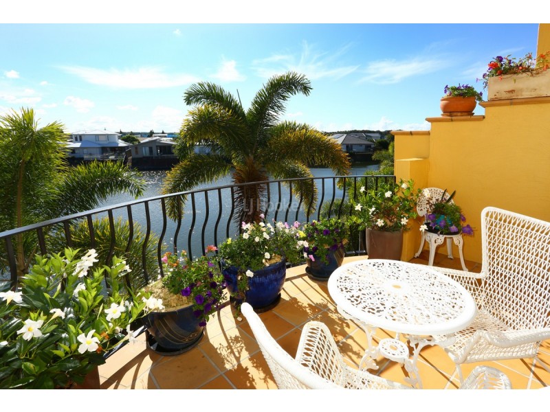 16/14 Pendraat Parade, Hope Island QLD 4212