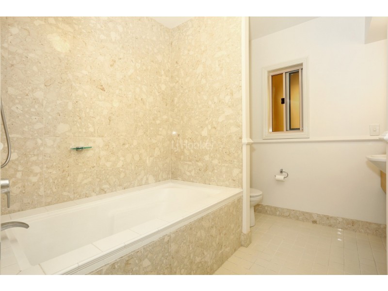 16/14 Pendraat Parade, Hope Island QLD 4212