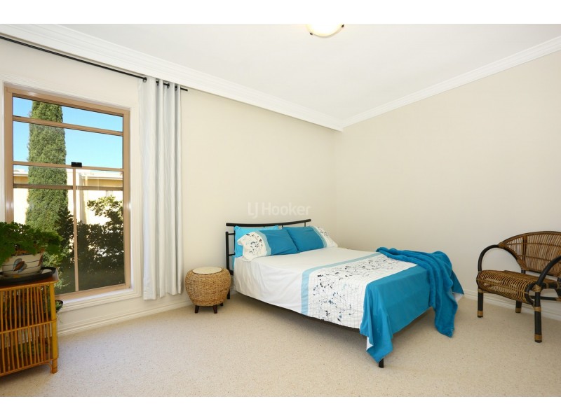 16/14 Pendraat Parade, Hope Island QLD 4212