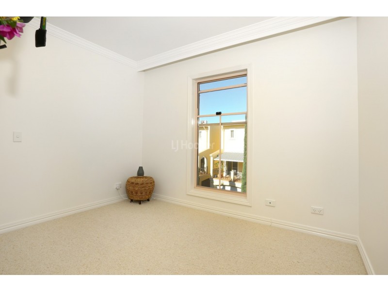 16/14 Pendraat Parade, Hope Island QLD 4212