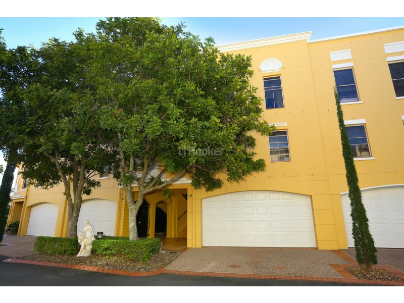 16/14 Pendraat Parade, Hope Island QLD 4212