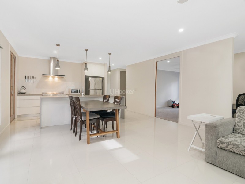 6 Jacaranda Avenue, Hollywell QLD 4216