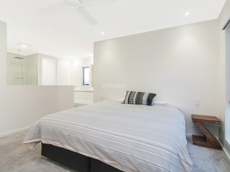 6 Jacaranda Avenue, Hollywell QLD 4216