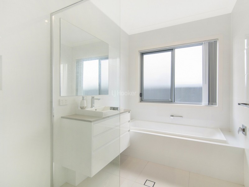 6 Jacaranda Avenue, Hollywell QLD 4216