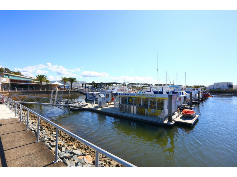 921/66 Sickle Avenue, Hope Island QLD 4212