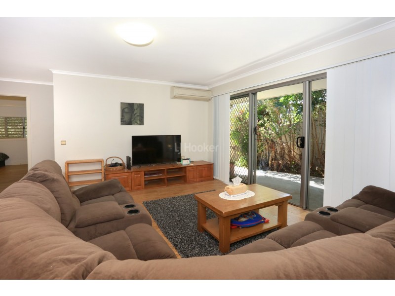 1/12 McWilliam Close, Labrador QLD 4215