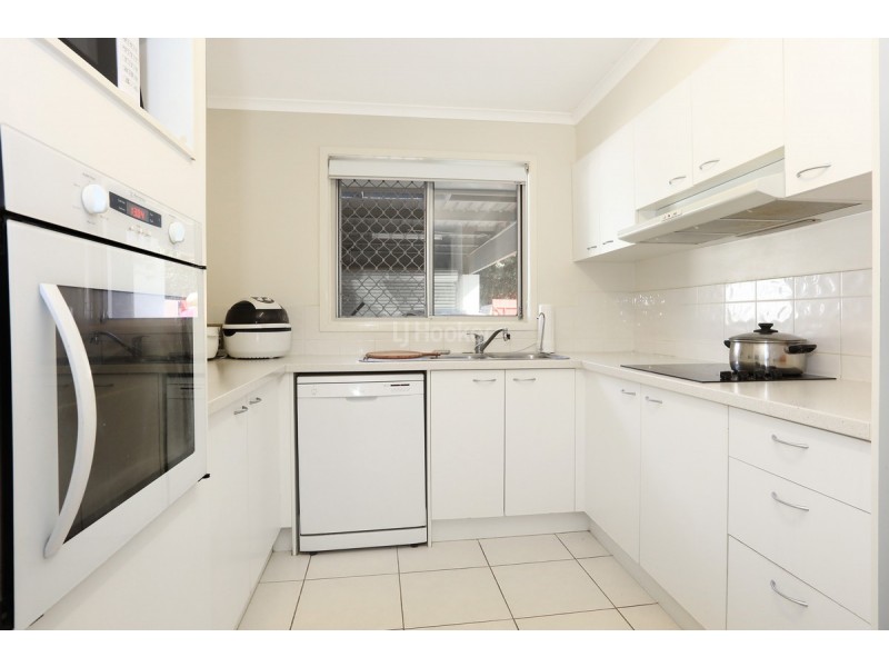 1/12 McWilliam Close, Labrador QLD 4215