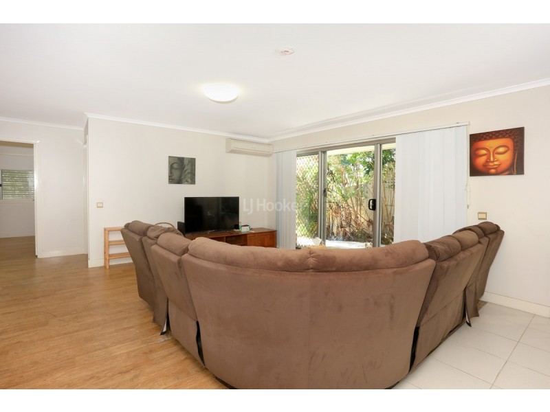 1/12 McWilliam Close, Labrador QLD 4215