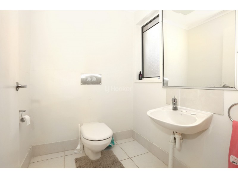 1/12 McWilliam Close, Labrador QLD 4215