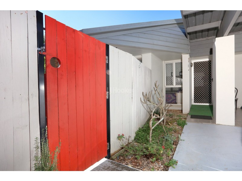 1/12 McWilliam Close, Labrador QLD 4215