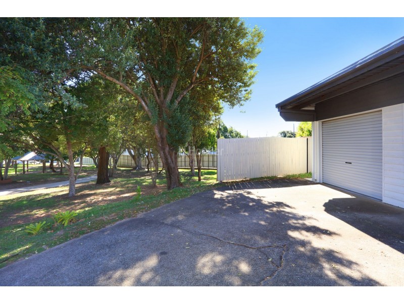 1/12 McWilliam Close, Labrador QLD 4215