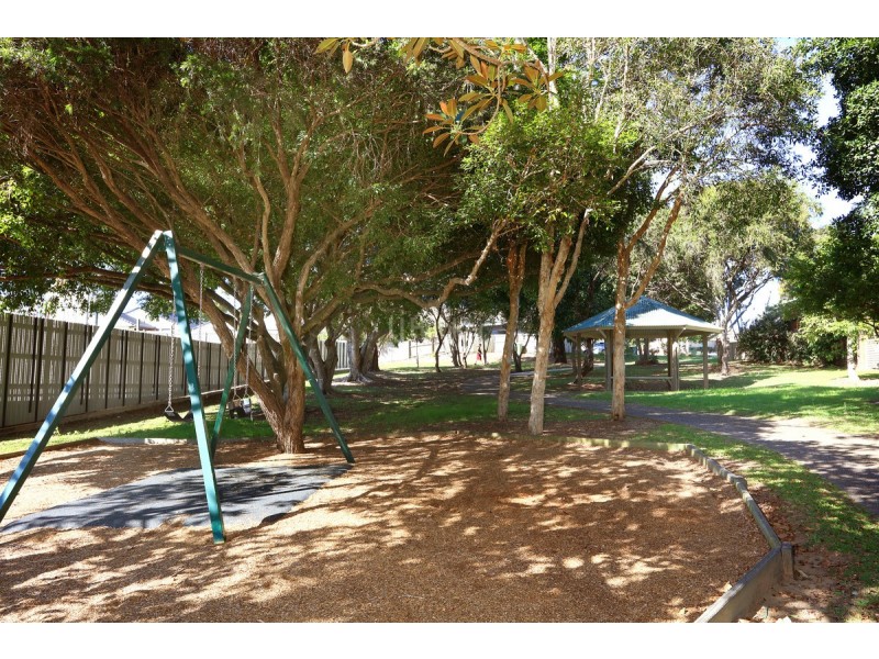 1/12 McWilliam Close, Labrador QLD 4215