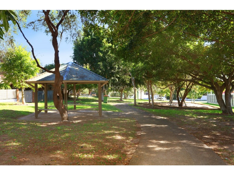 1/12 McWilliam Close, Labrador QLD 4215