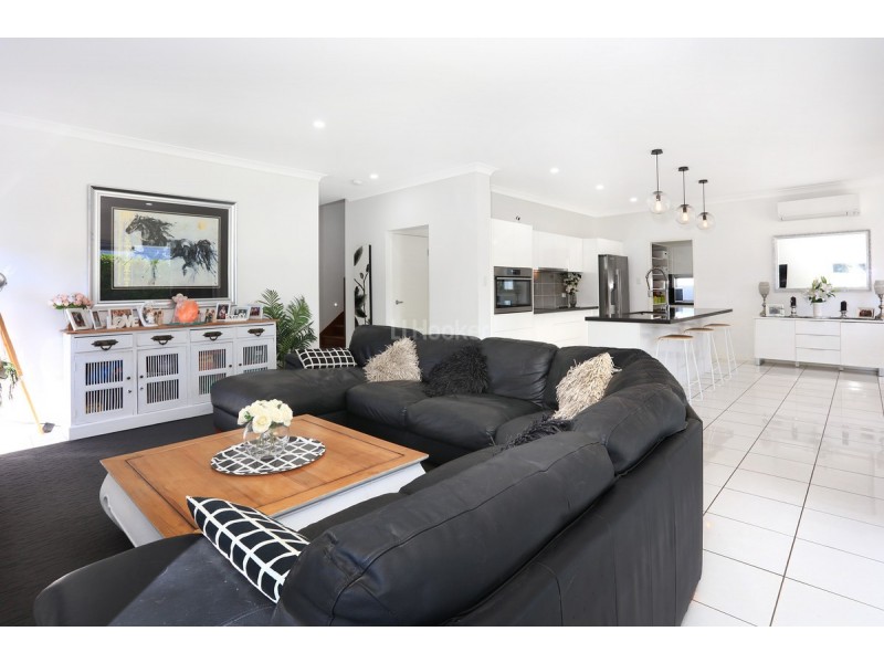 1 Harbour Rise, Hope Island QLD 4212