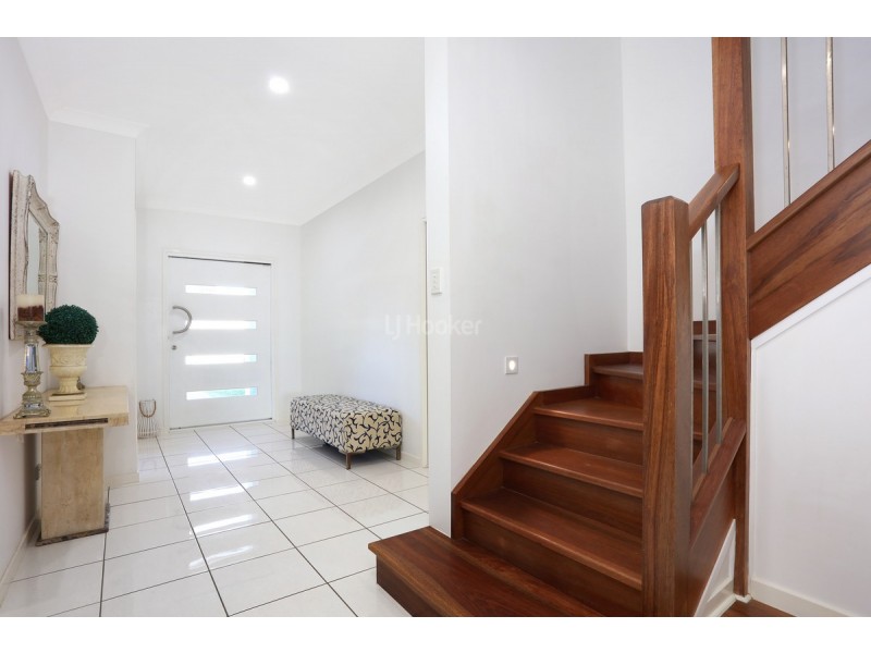 1 Harbour Rise, Hope Island QLD 4212