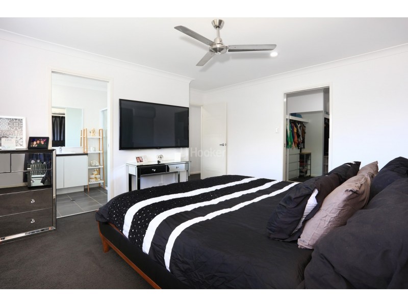 1 Harbour Rise, Hope Island QLD 4212