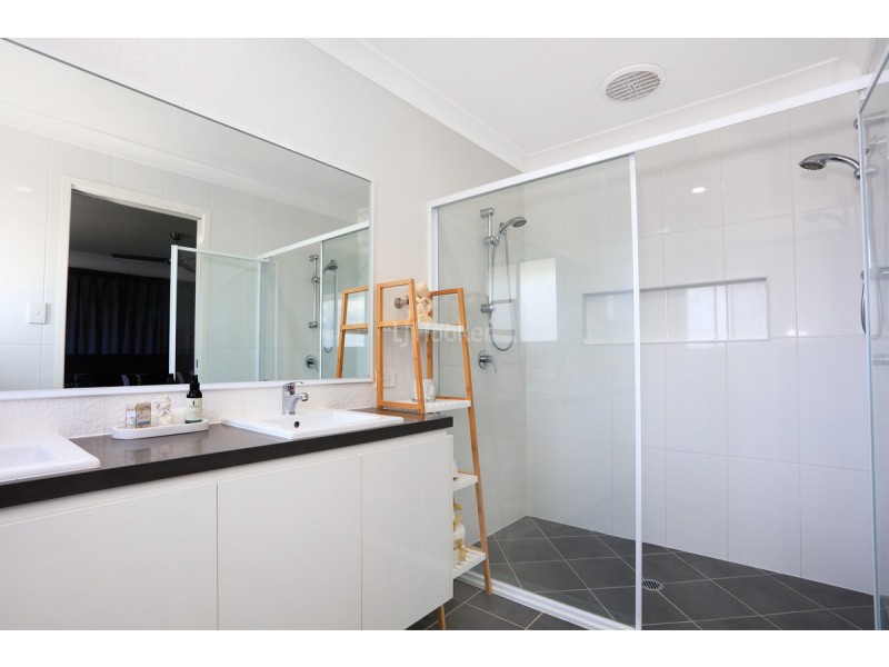 1 Harbour Rise, Hope Island QLD 4212