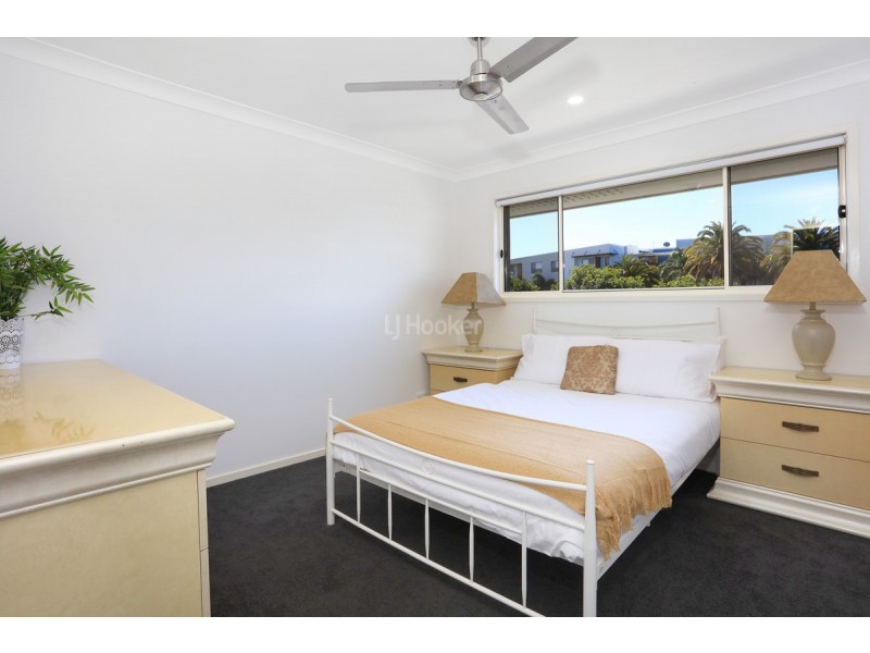 1 Harbour Rise, Hope Island QLD 4212