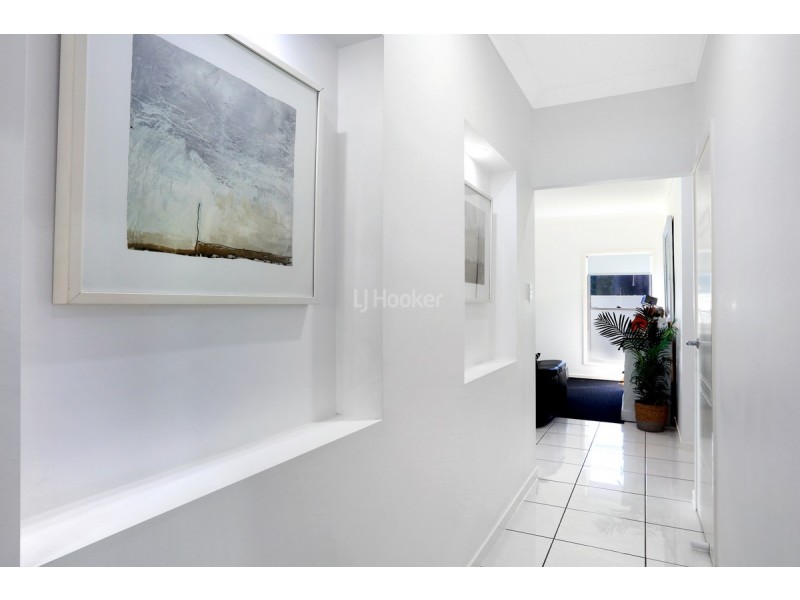 1 Harbour Rise, Hope Island QLD 4212