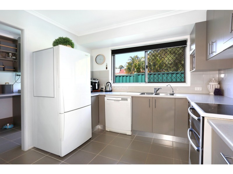 2/13 Hentdale Court, Labrador QLD 4215