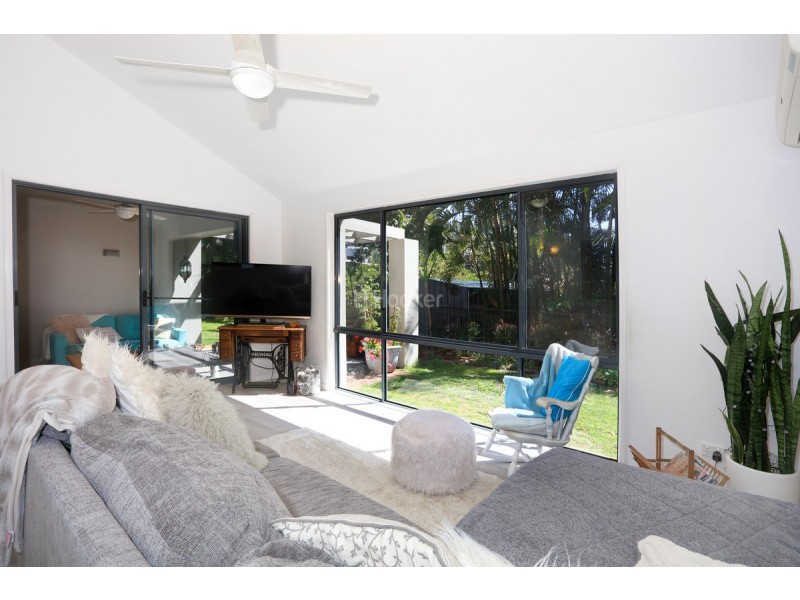 8 Zac Avenue, Coombabah QLD 4216