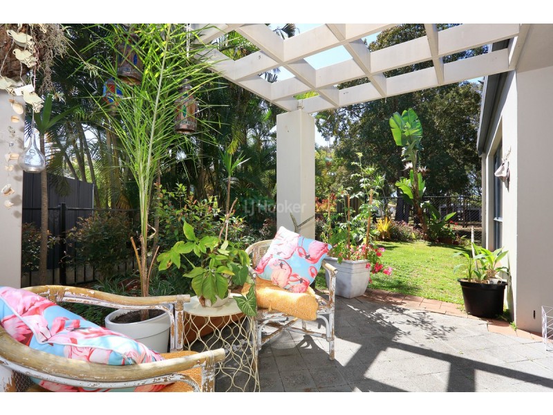 8 Zac Avenue, Coombabah QLD 4216