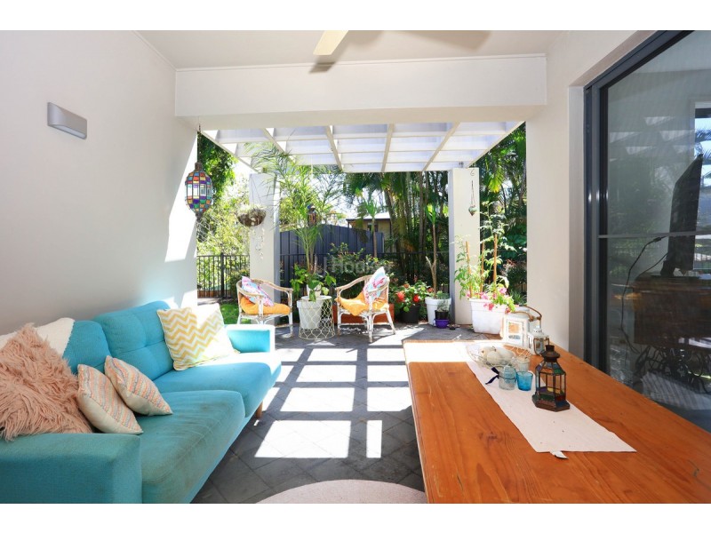 8 Zac Avenue, Coombabah QLD 4216