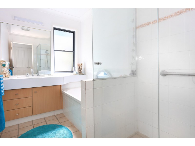 8 Zac Avenue, Coombabah QLD 4216